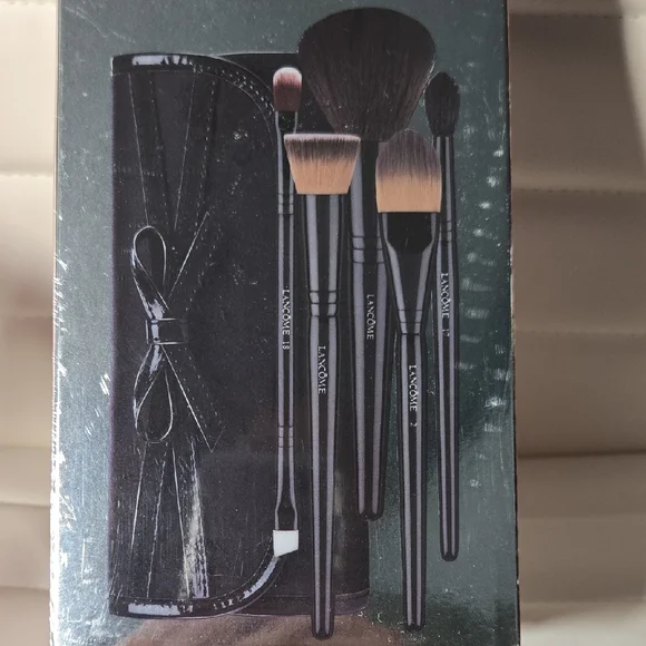 Lancôme Deluxe Brush Set with Red and Silver Case - Picture 11 of 12